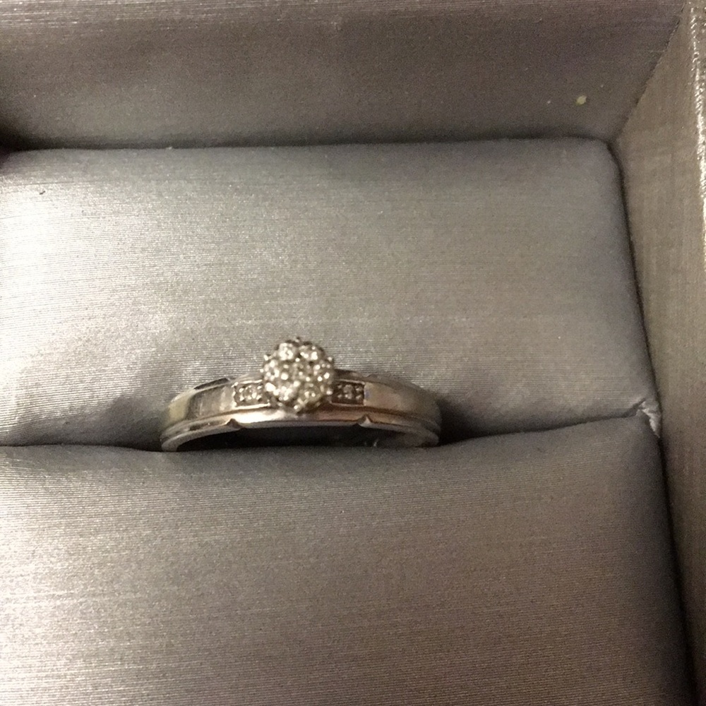 Diamond Zales ring with silver band sz 8